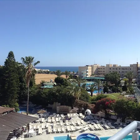 Gardens Hotel 3*