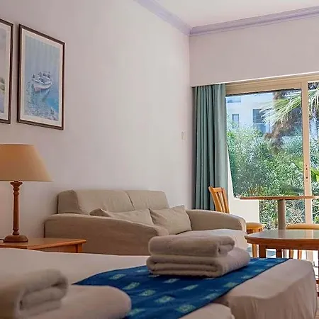 호텔 Gardens 3*