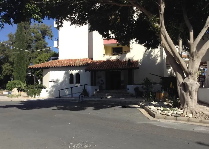 Gardens 3* Пафос