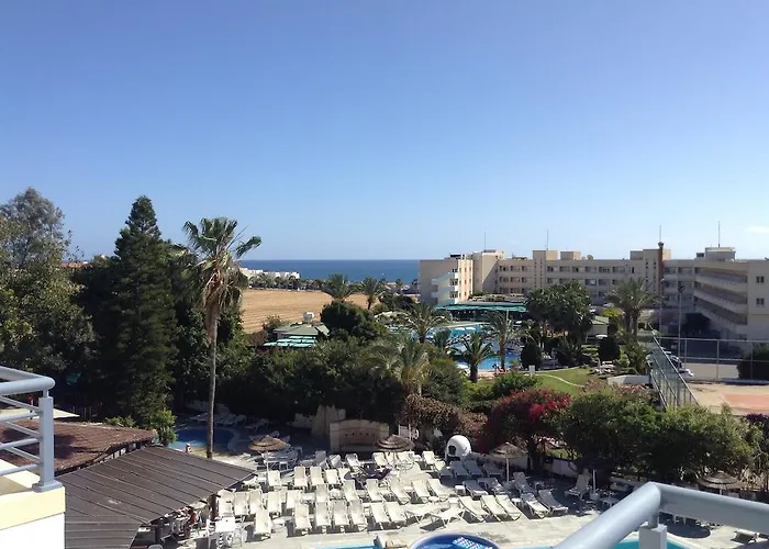 Gardens Отель 3*